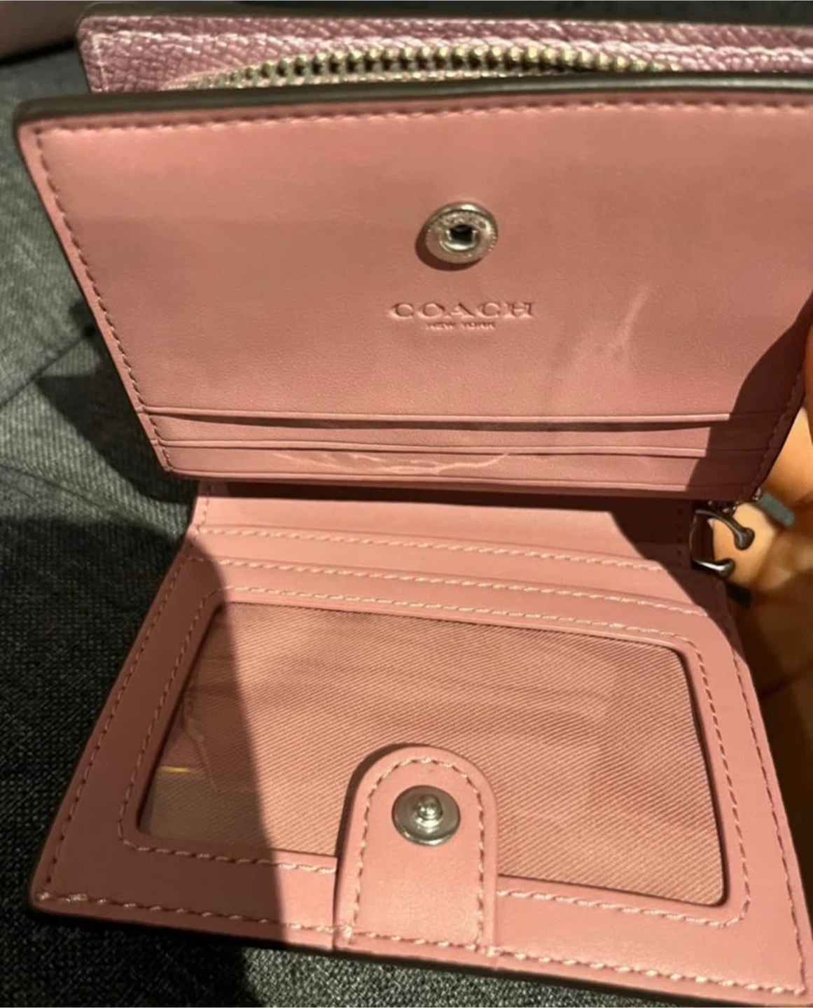Coach limited edition pink wallet - photo 4