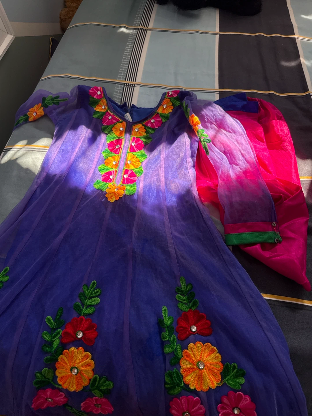 Purple Embroidered Kurti with Pink Pants - photo 2