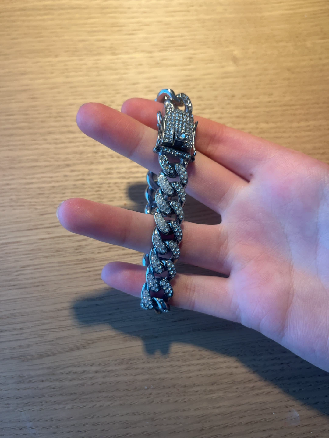 Thick chain bracelet with gems - photo 2