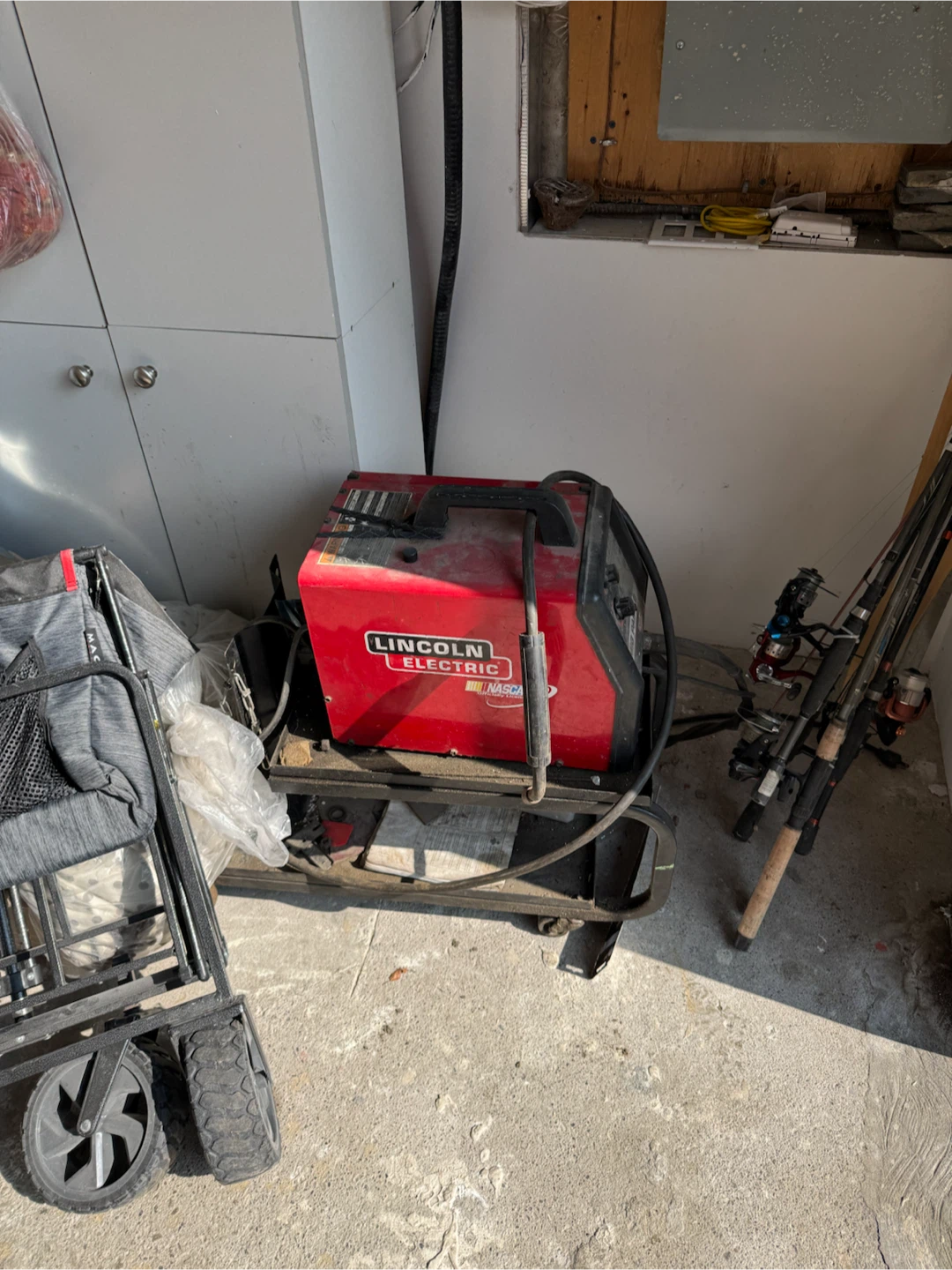 LINCOLN ELECTRIC SP-175 PLUS MIG WELDER 130 AMPS AC INPUT 230V