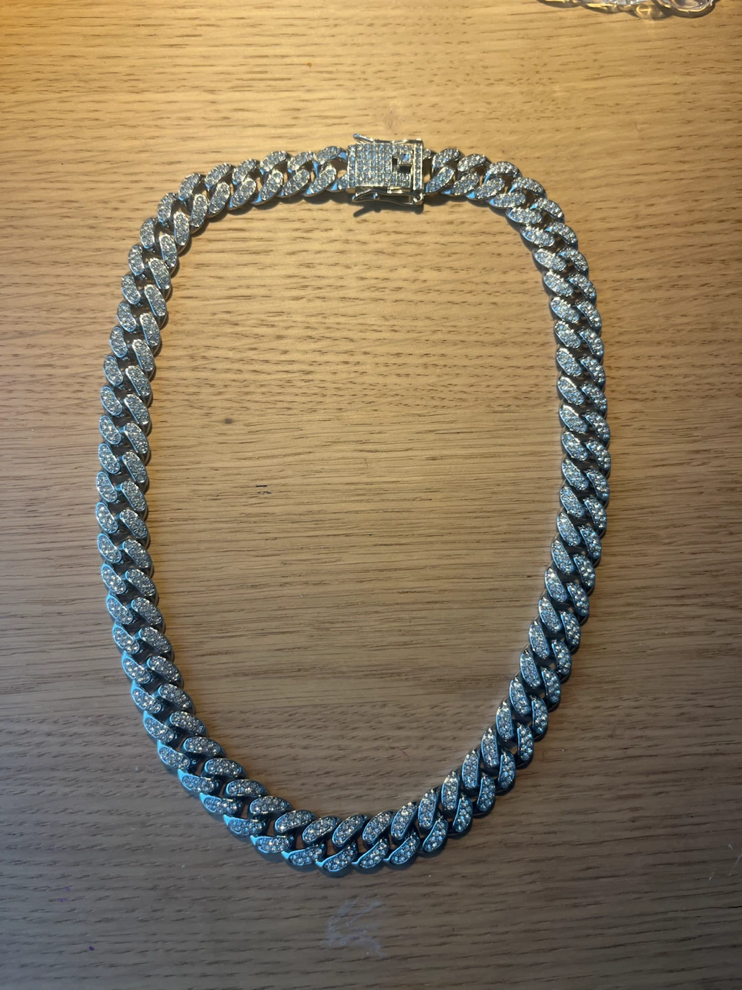 Thick chain with gems