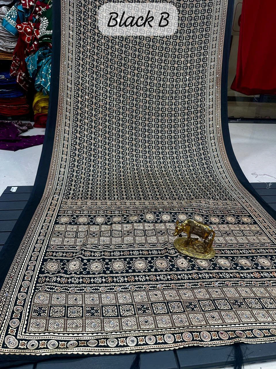 Real mirror work sarees - photo 3