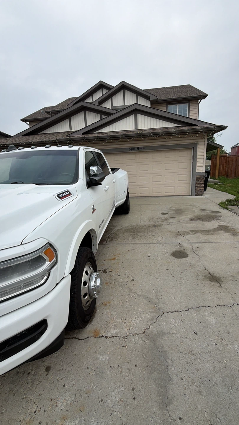 2022Ram 3500 Laramie Truck - photo 3