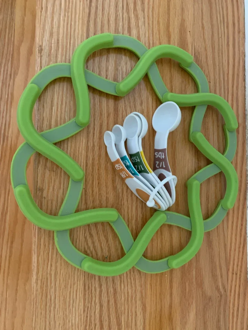 Green Flower Trivet and Measuring Spoons Set