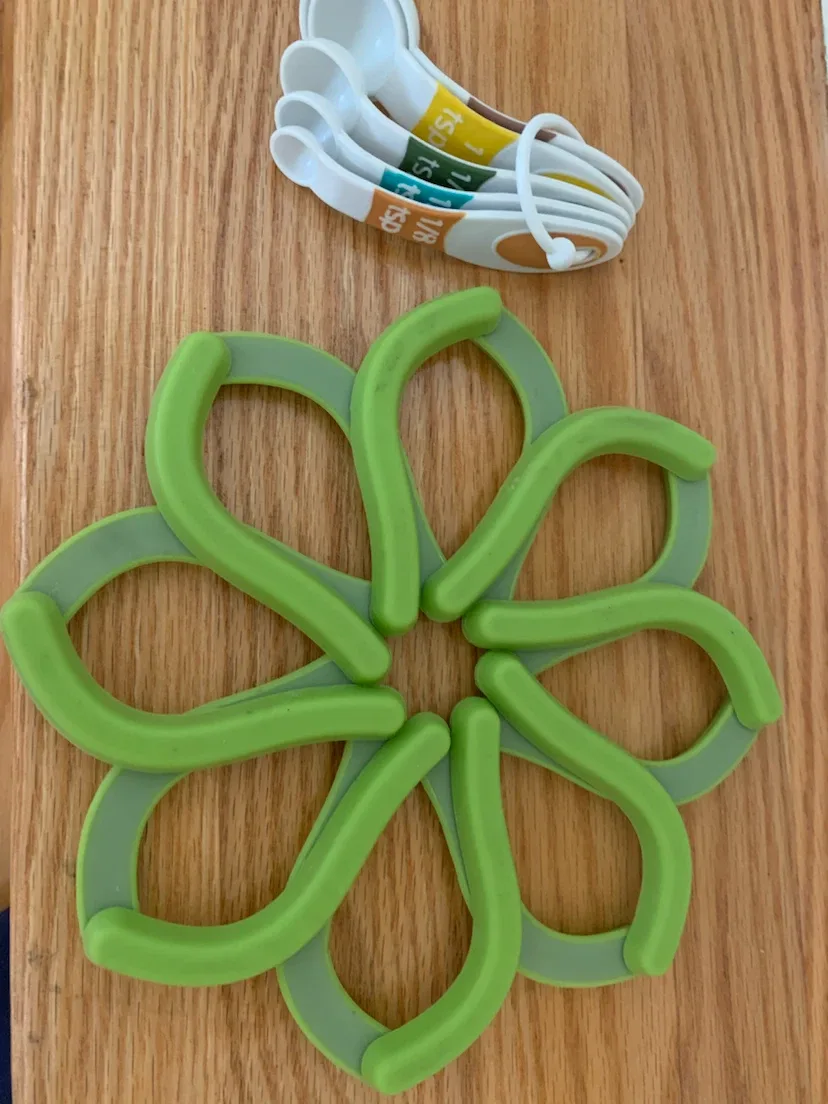 Green Flower Trivet and Measuring Spoons Set - photo 2