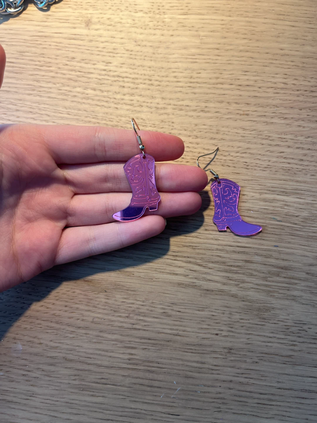 Shiny pink boot earrings - photo 2