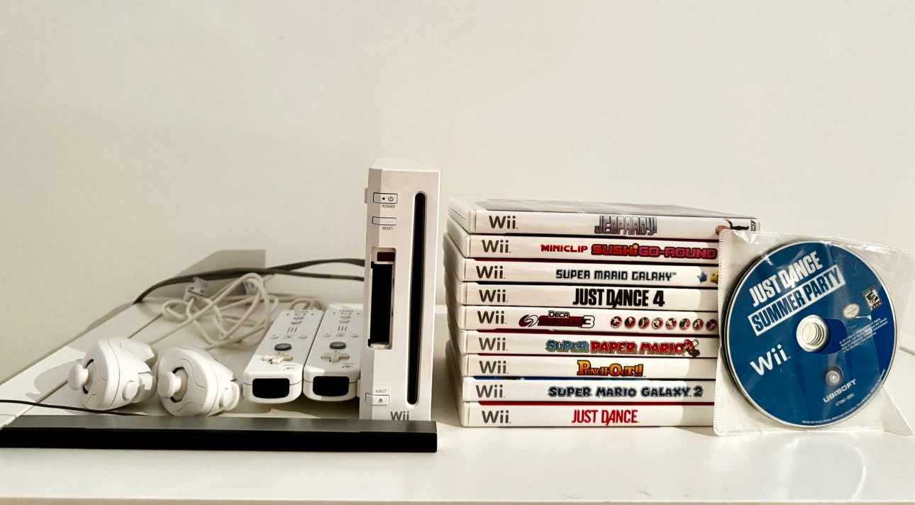 Nintendo Wii Console Bundle with Games