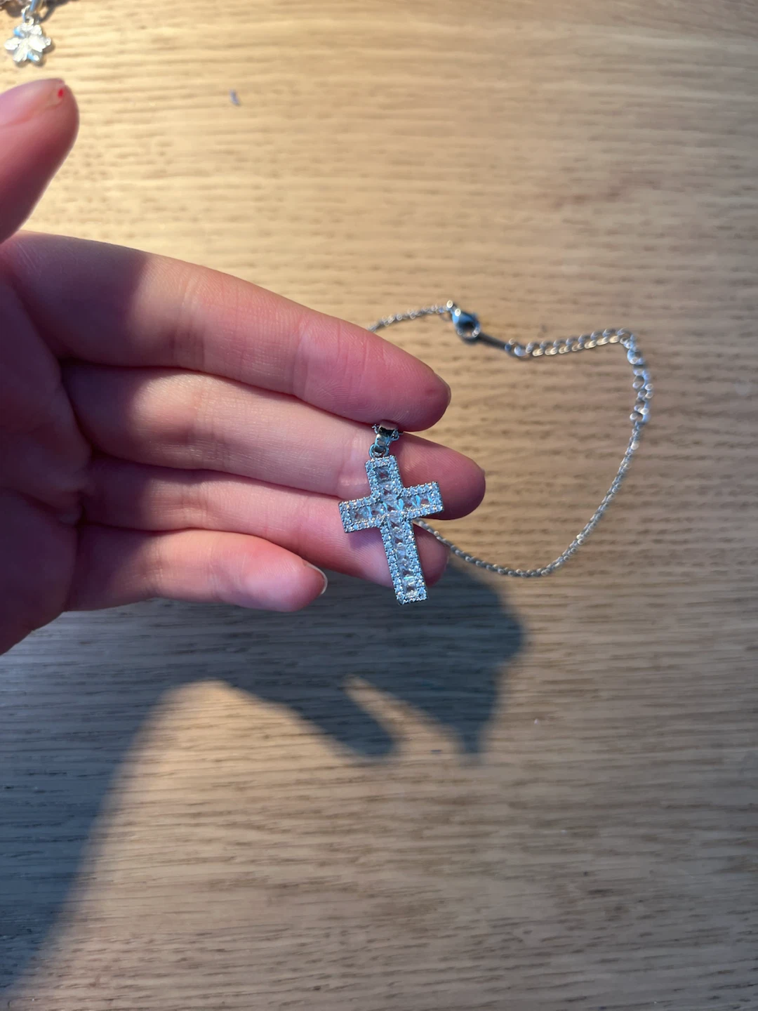 Sparkly small cross necklace - photo 2