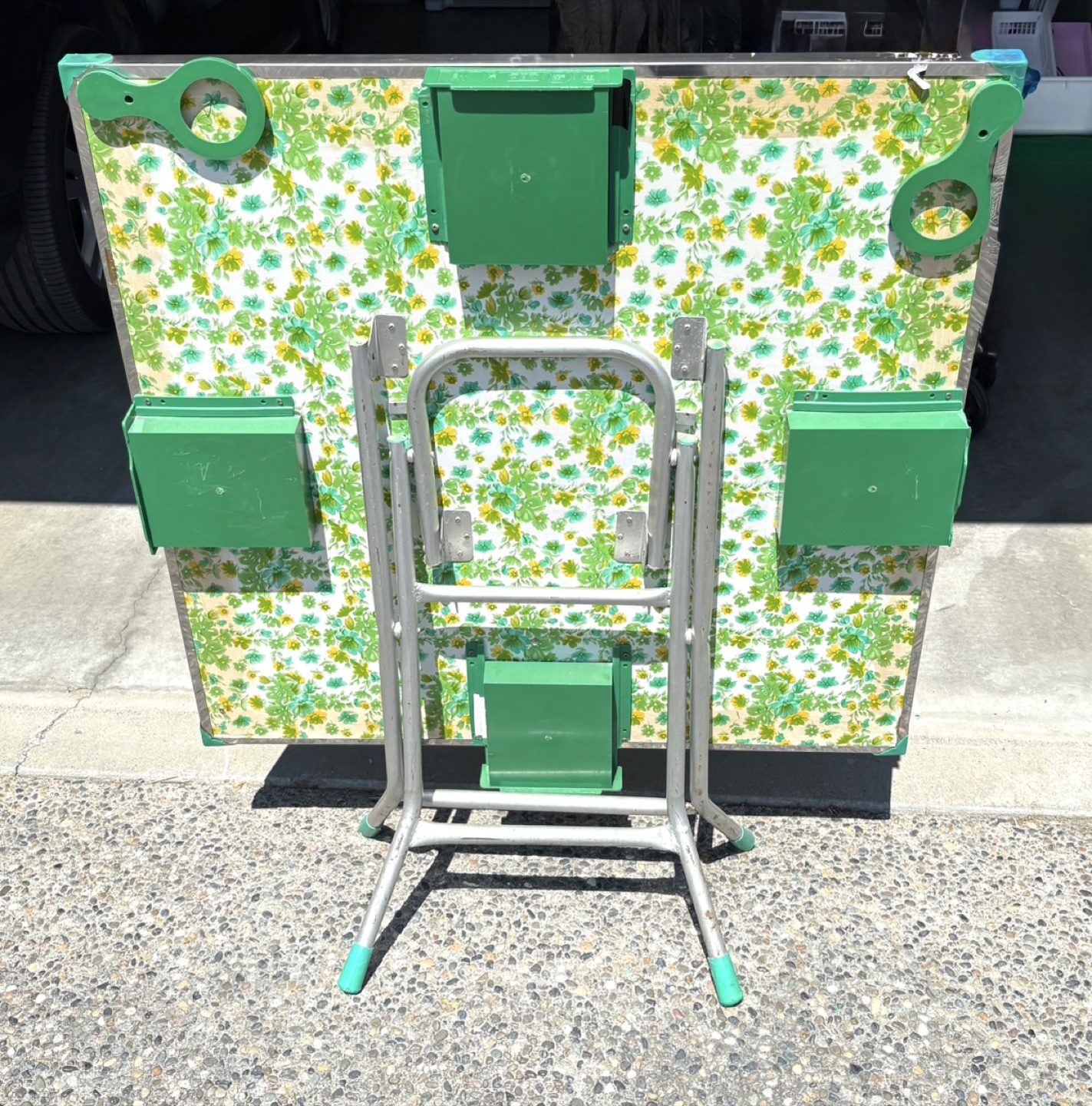 Vintage Mahjong Table with Green Accents - photo 2