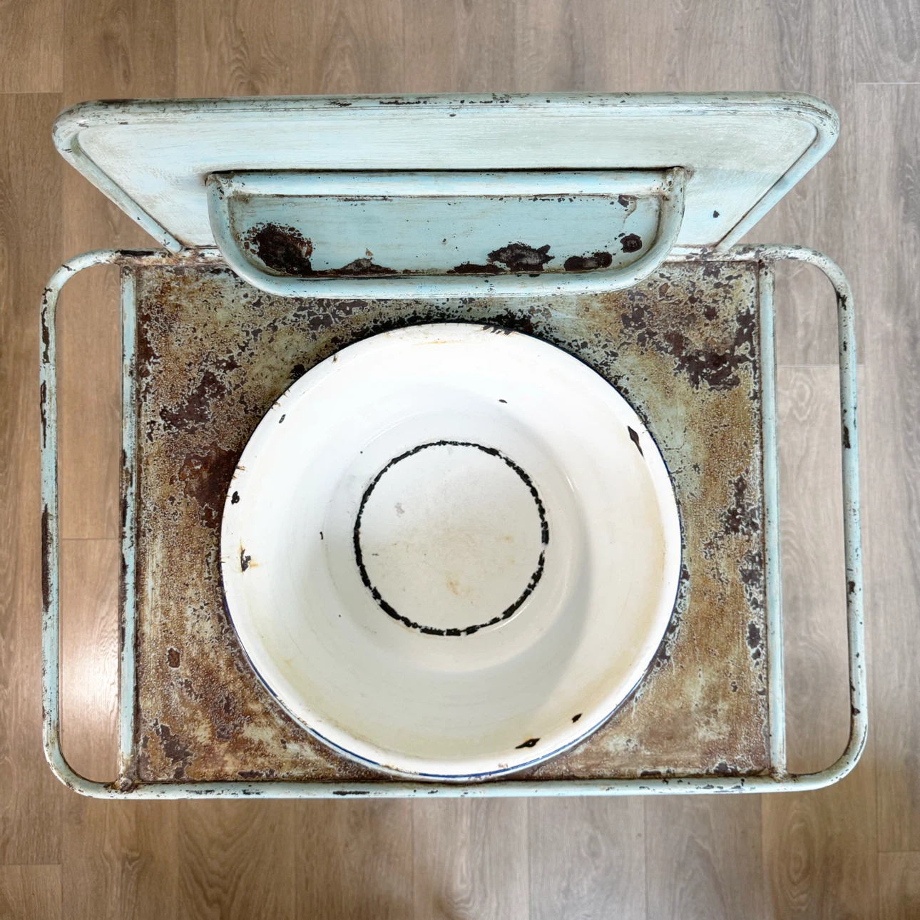 Antique metal washstand with enamel basin and removable wood top - photo 4