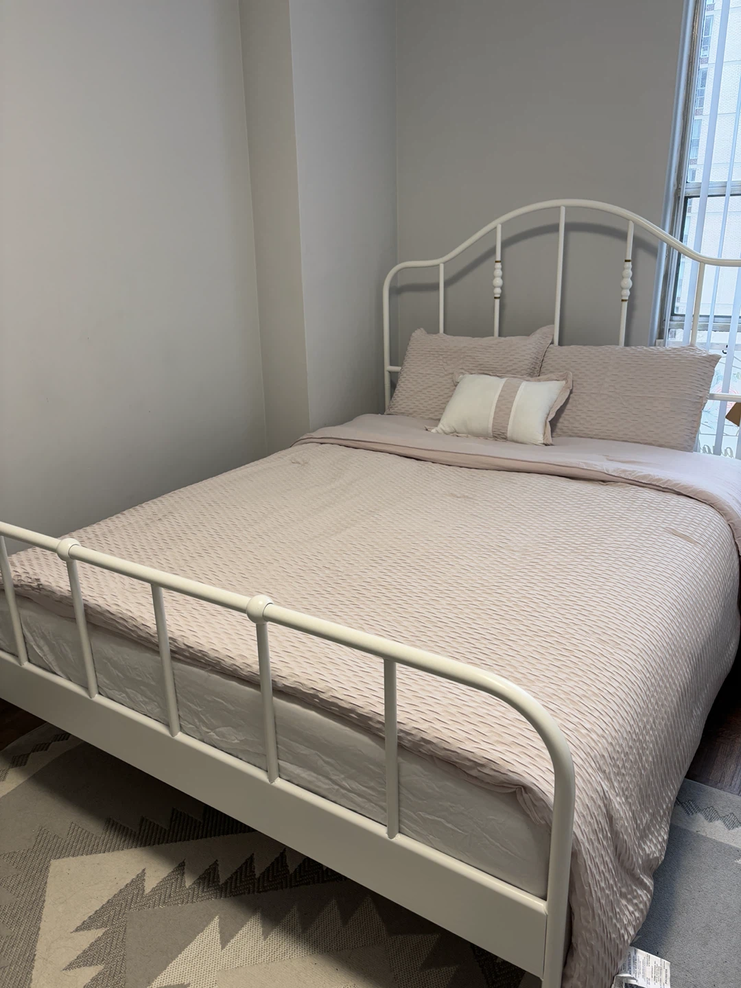 White Metal Bed Frame- Queen Size - photo 2