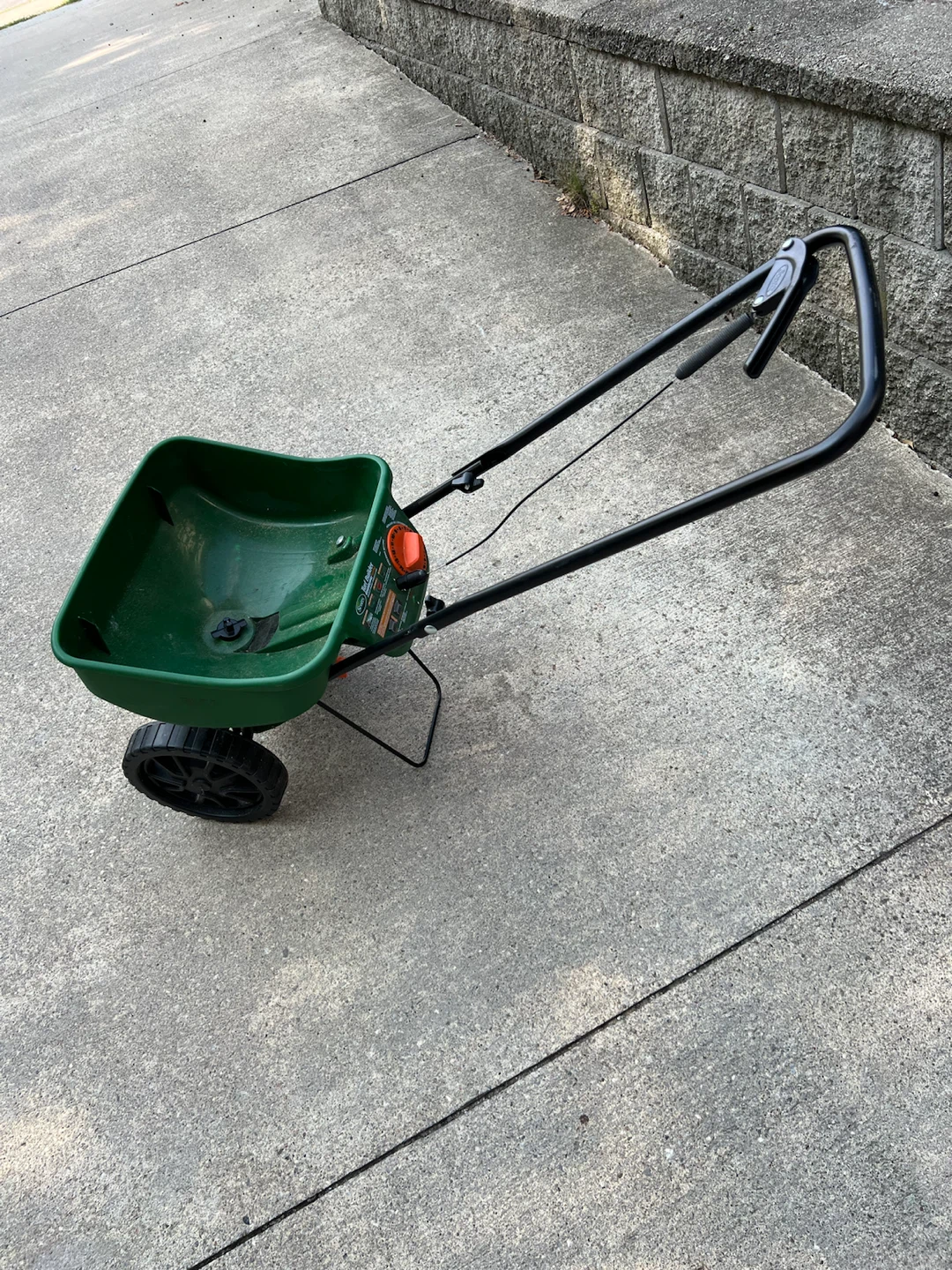 Scotts Turf Builder Broadcast Spreader