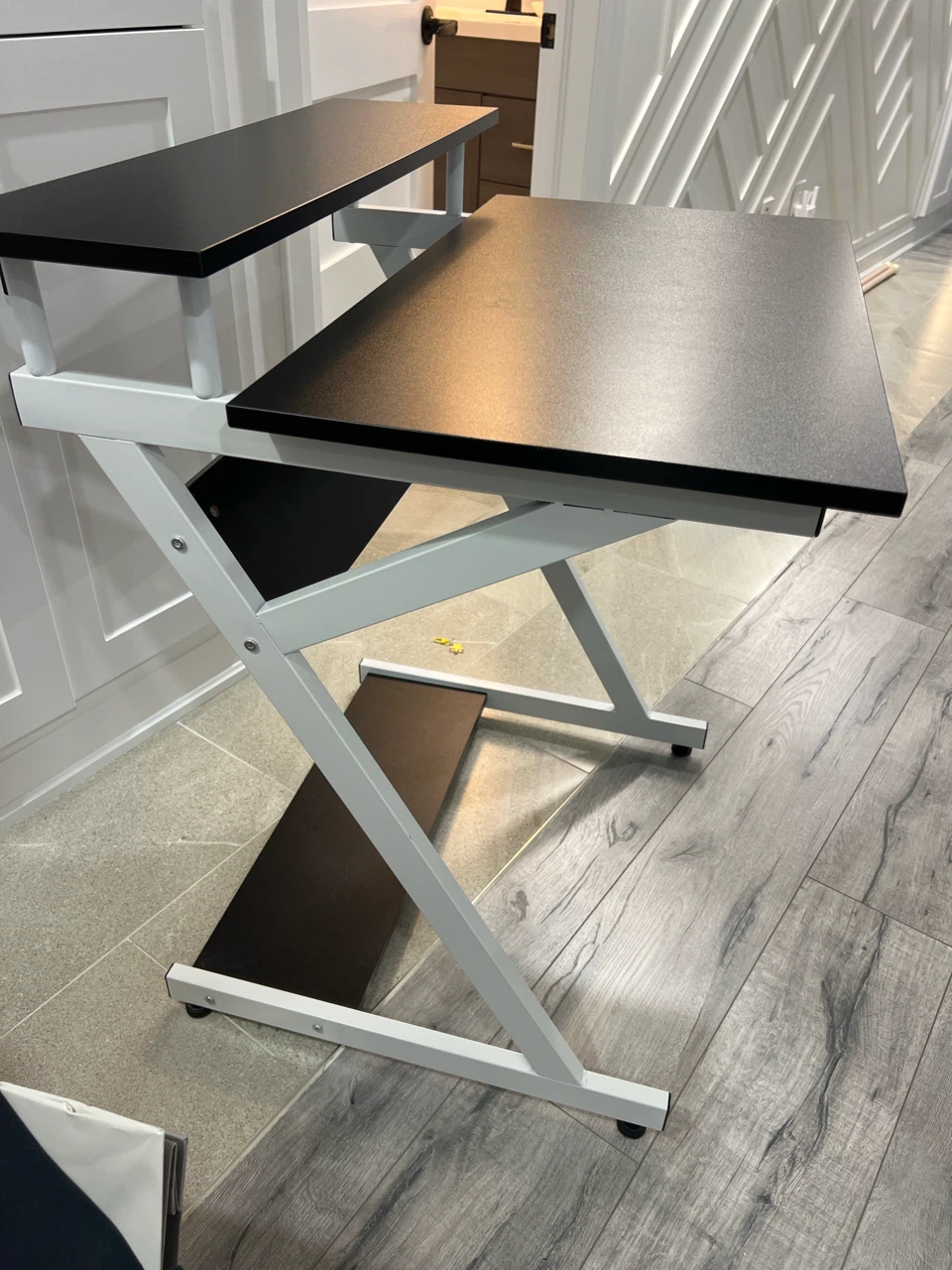 Desk and chair - photo 4