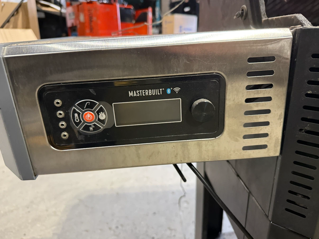 Masterbuilt 1050 Digital Charcoal BBQ + Smoker in Black - photo 3