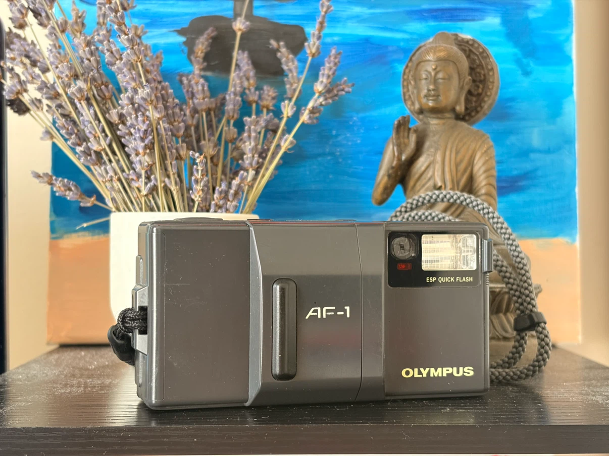 Olympus AF-1 Super 35mm Film Camera - photo 2