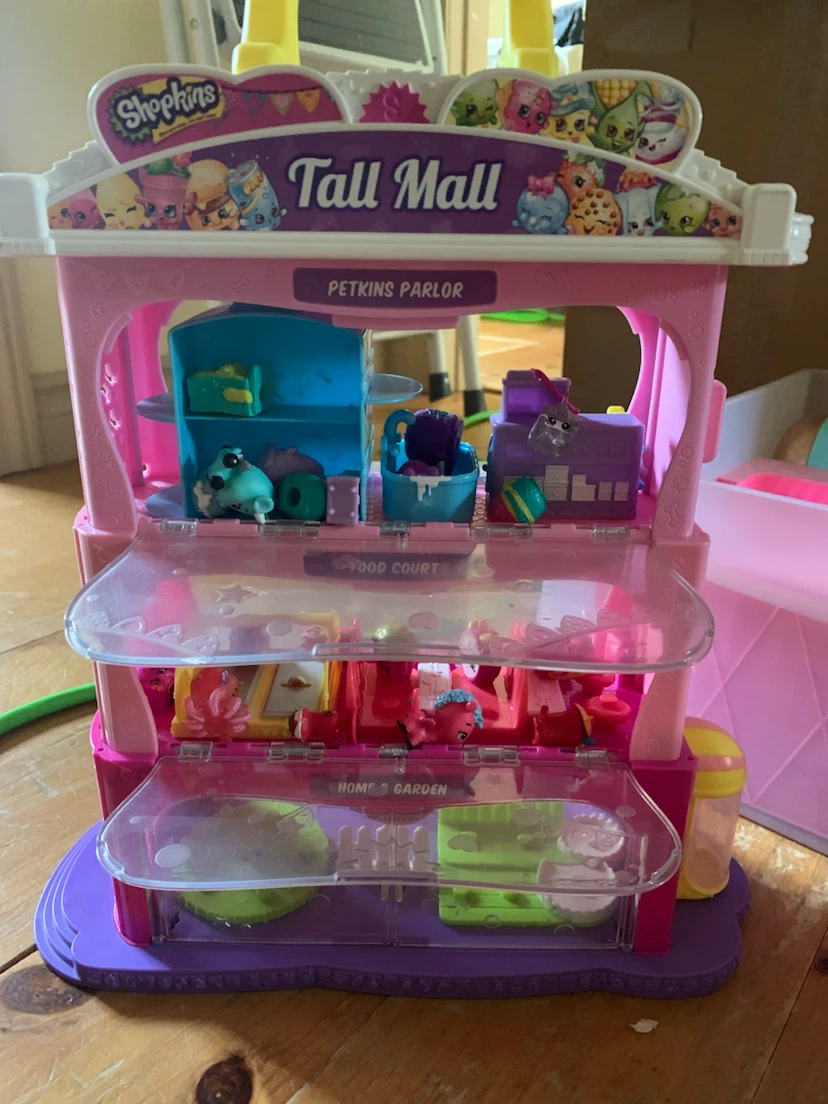 LOL Surprise Doll House and Shopkins  Tall Mall Playset - photo 2