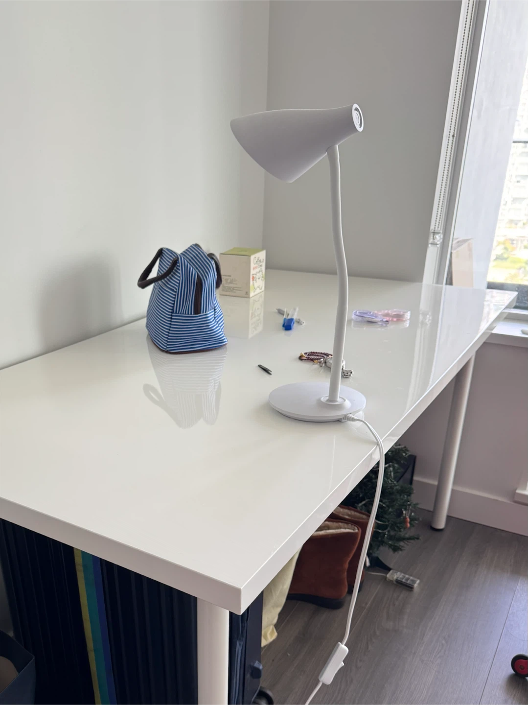 Moving sale- white table lamp with bulk