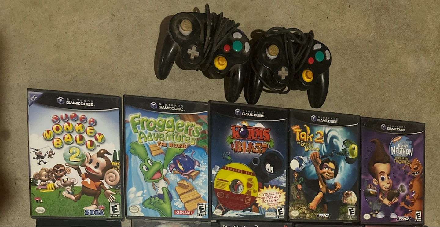 Nintendo GameCube Games+ 2 controllers