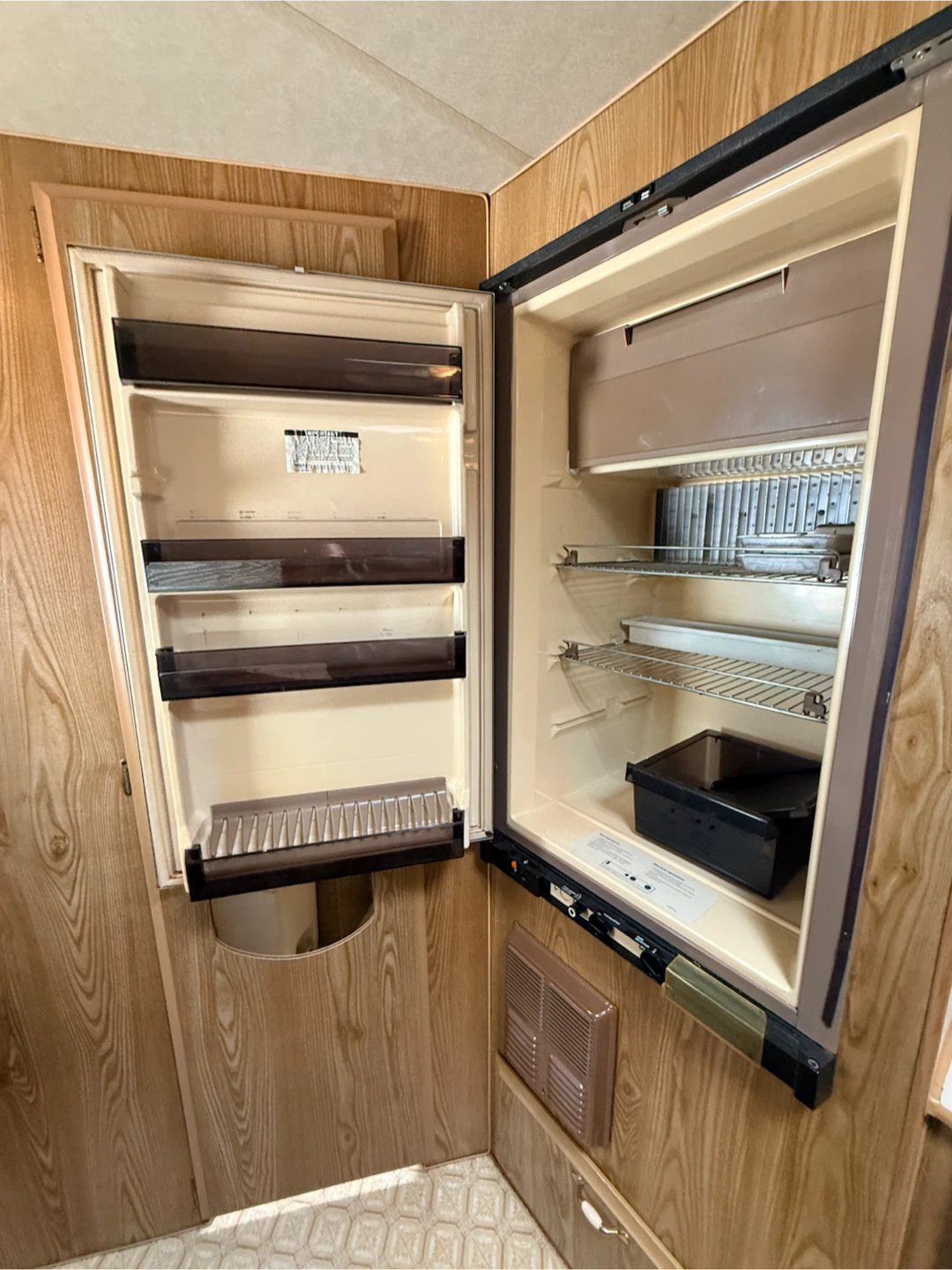 Towable RV: 1987 Fleetwood Prowler Lynx 19E - photo 4