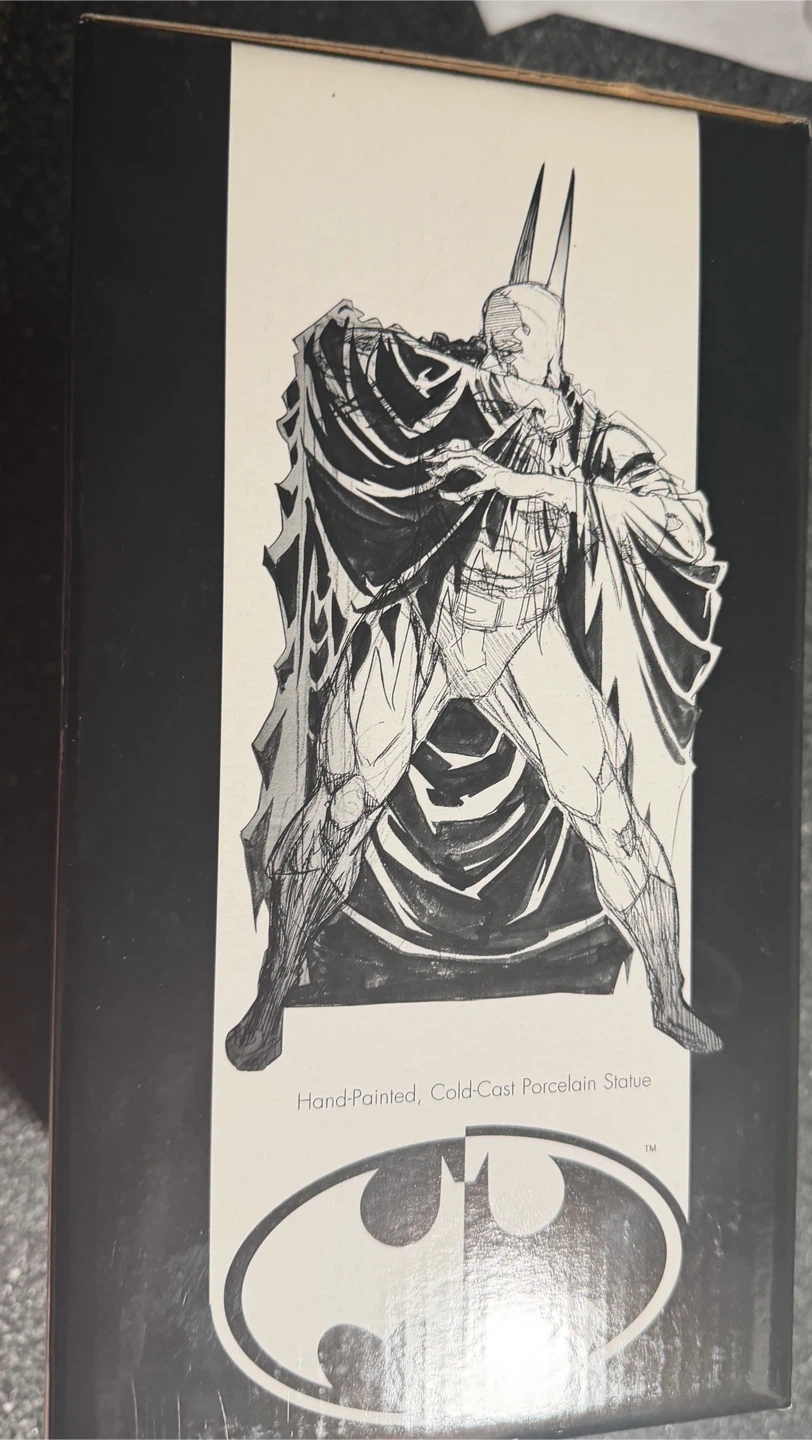 DC Direct Batman Black and White Statue by Kelley Jones - photo 5
