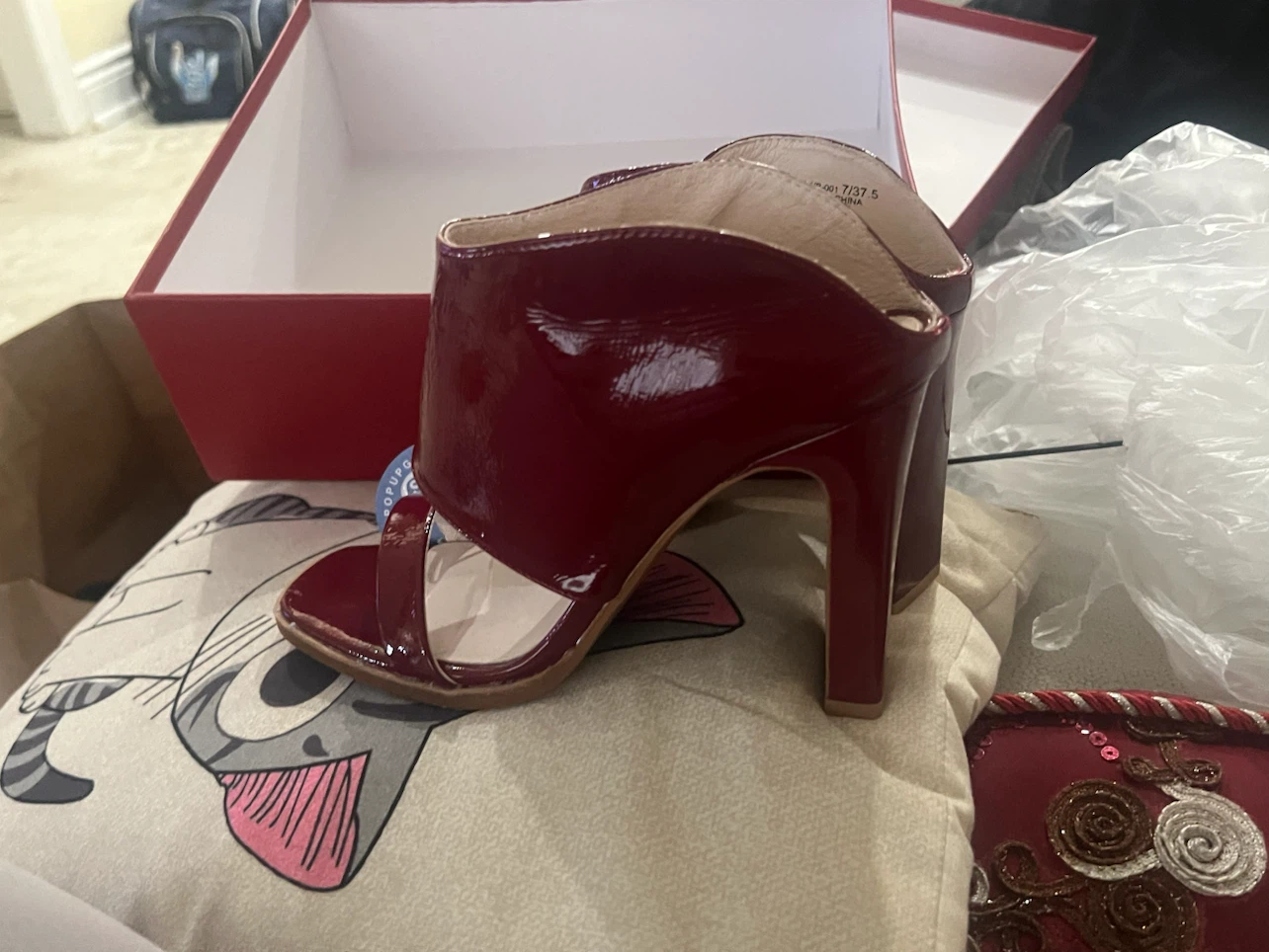 42 Gold Burgundy Patent Leather Heels Size 7.5 - photo 3