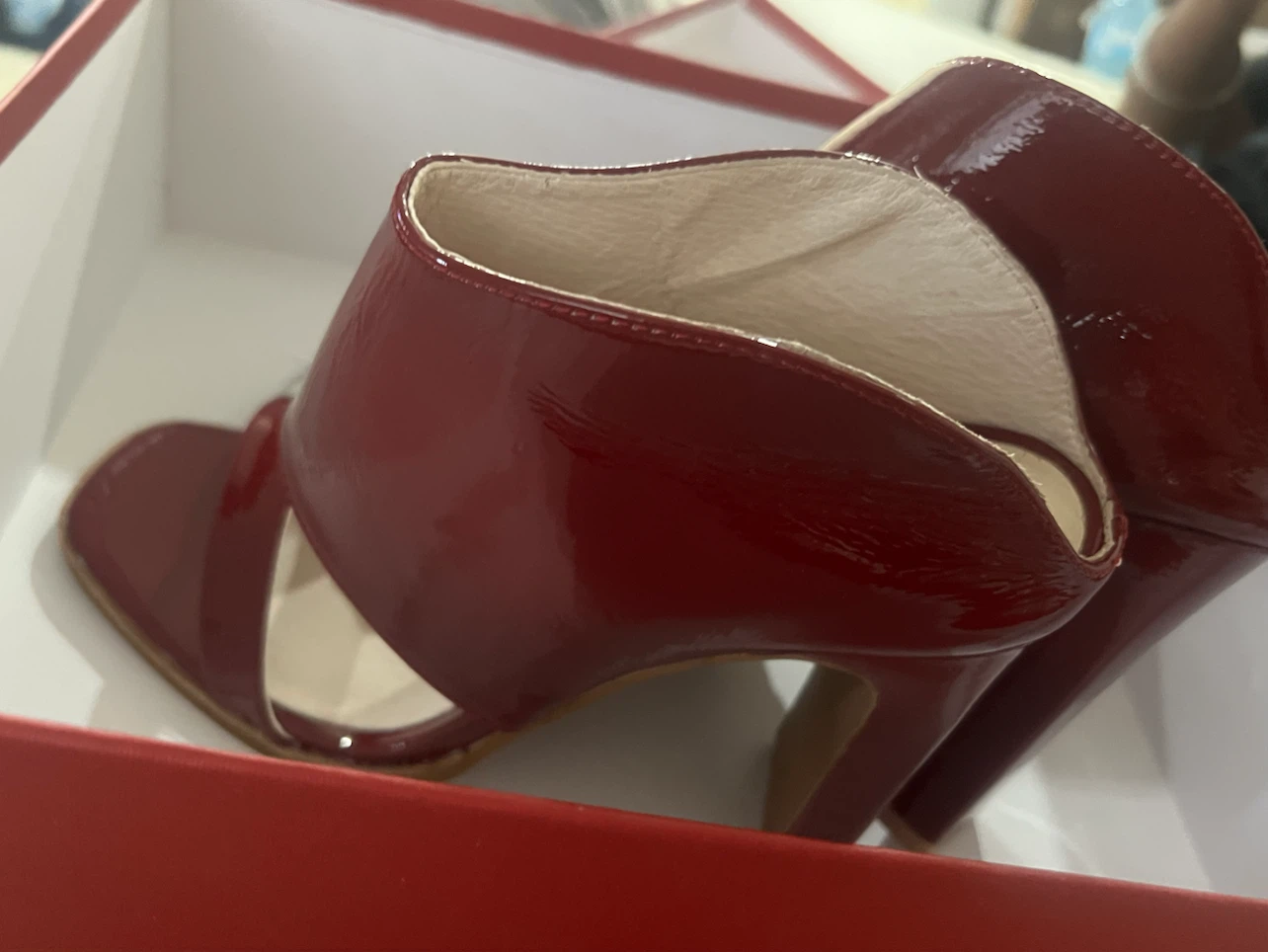 42 Gold Burgundy Patent Leather Heels Size 7.5 - photo 4