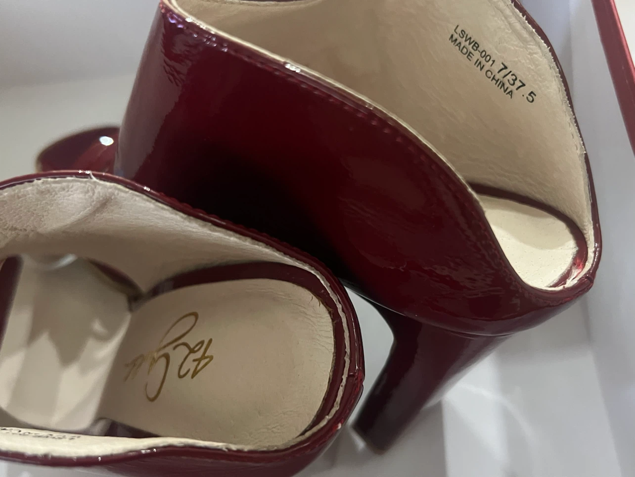 42 Gold Burgundy Patent Leather Heels Size 7.5 - photo 5