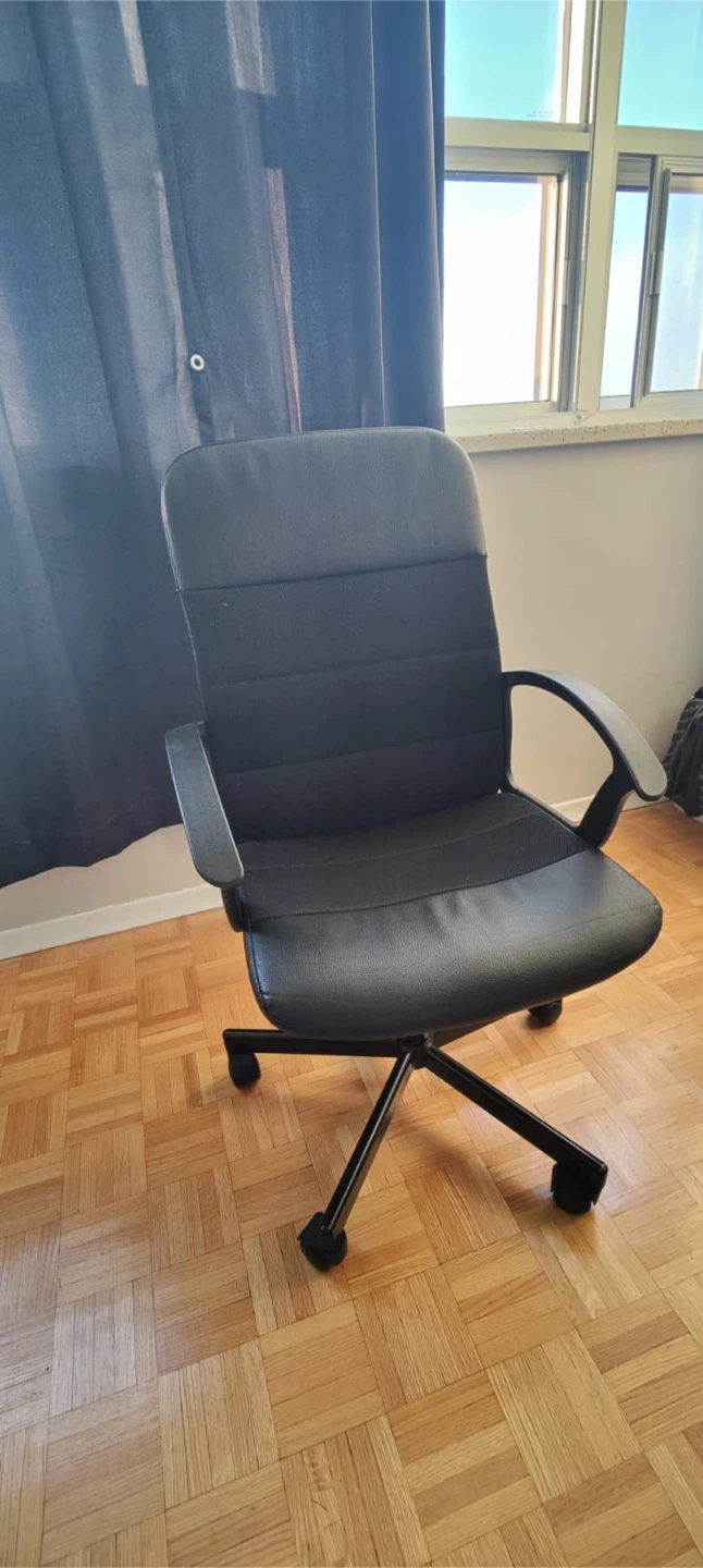 Black Office Chair - photo 2
