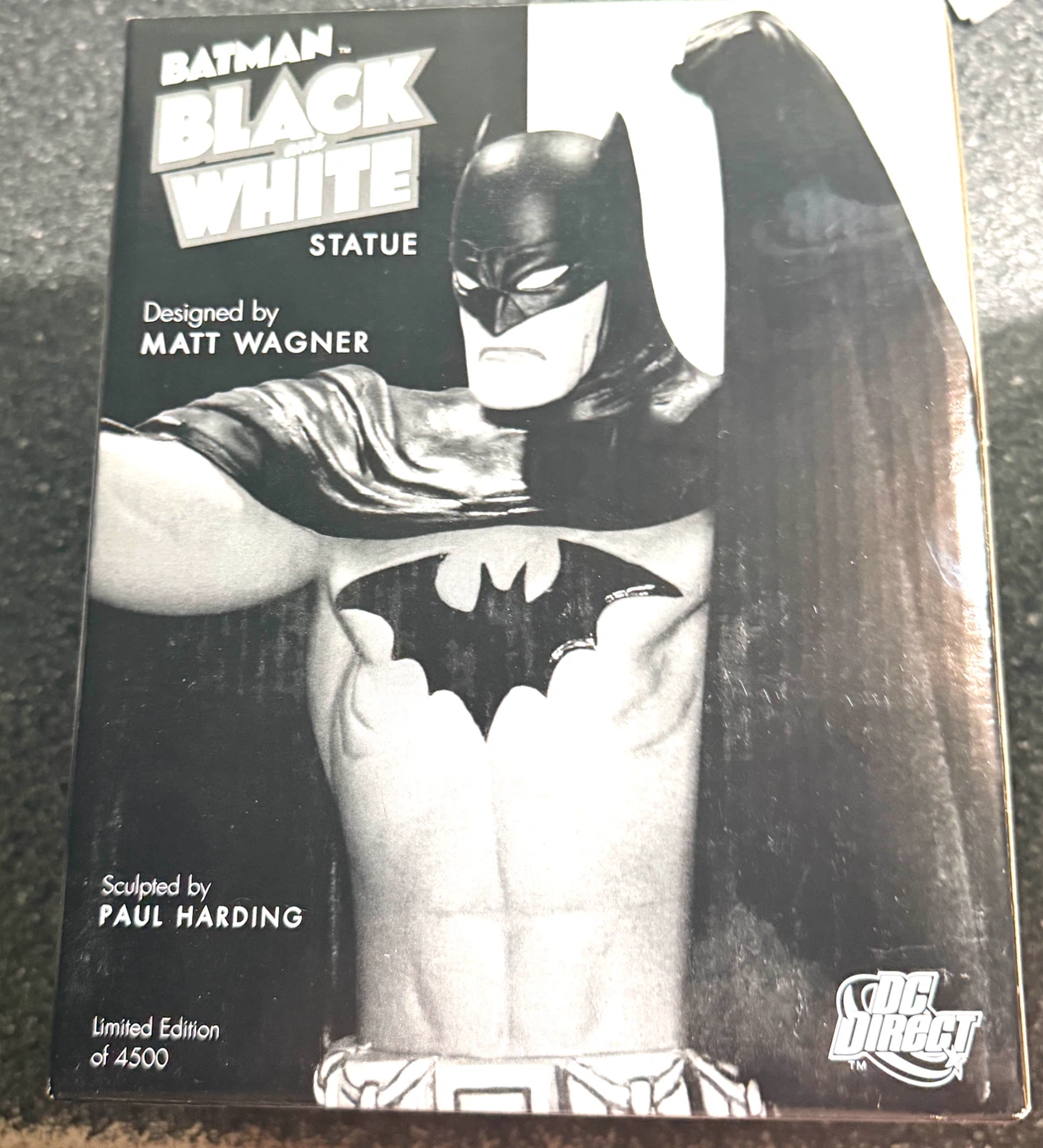 DC Direct Batman Black and White Statue by Matt Wagner - photo 3