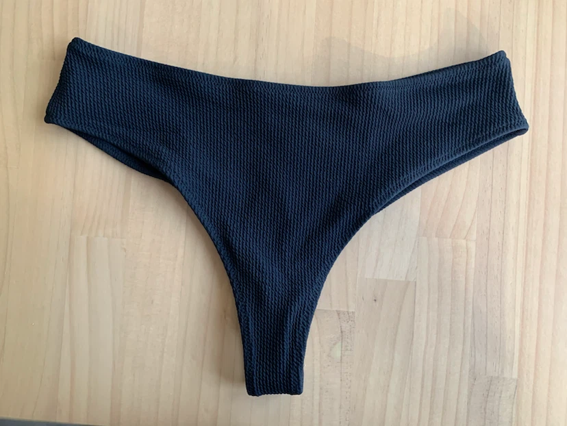 Black Textured Thong Panty - Size Medium - photo 3