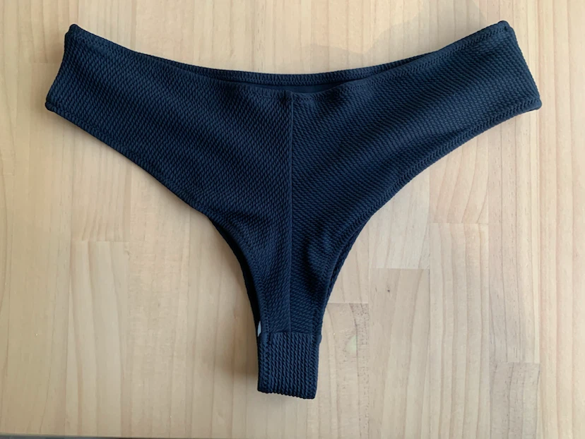 Black Textured Thong Panty - Size Medium - photo 4