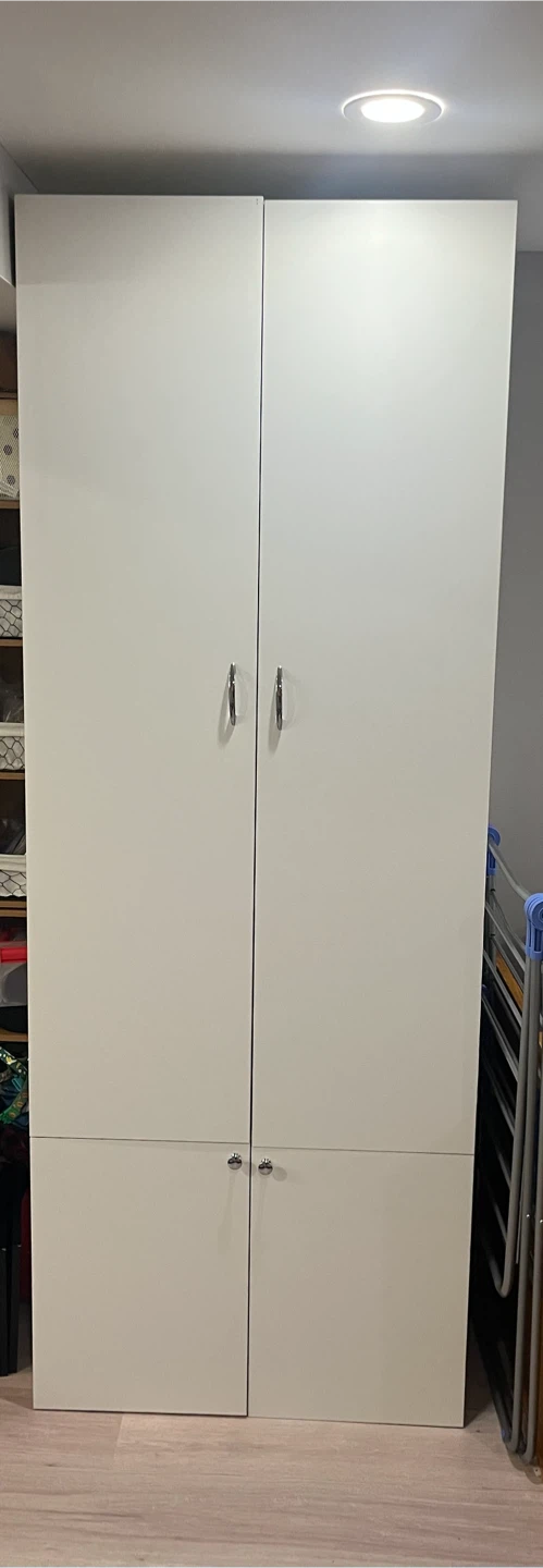 Kitchen storage cabinet