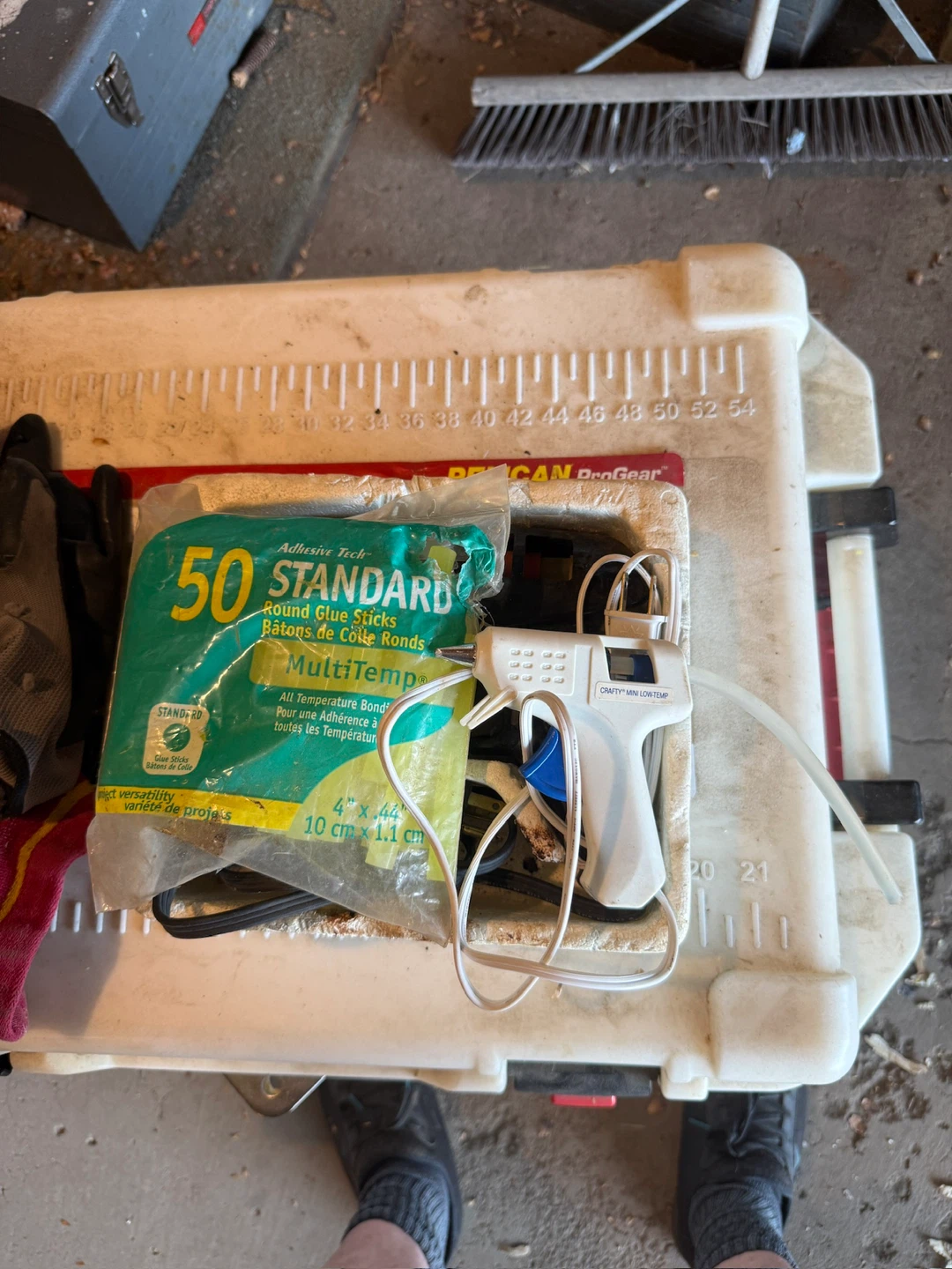 Bostik 260 Hot Glue Gun with Standard MultiTemp Glue Sticks