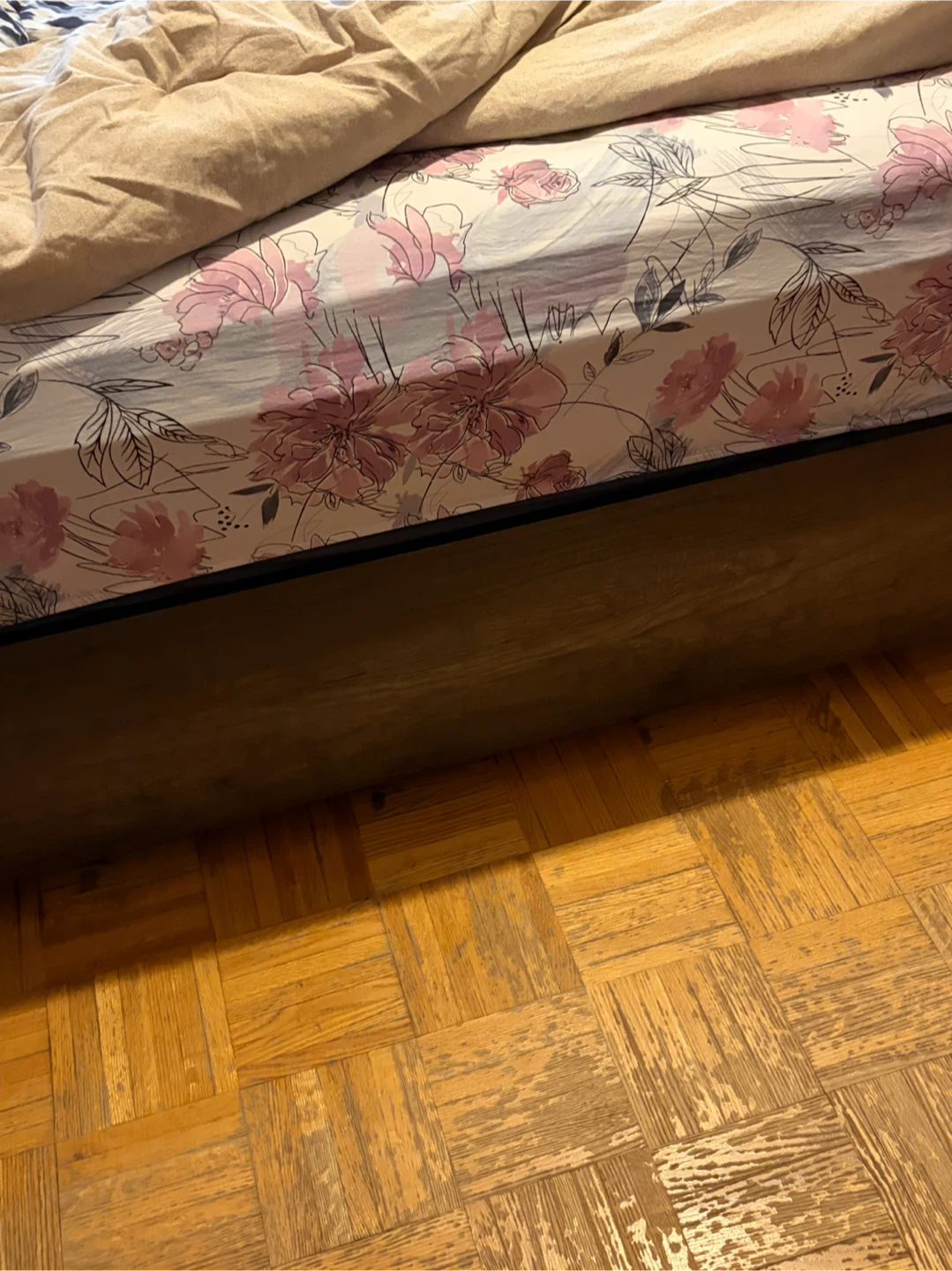 Queen Size Bed Frame with Upholstered Headboard - photo 4