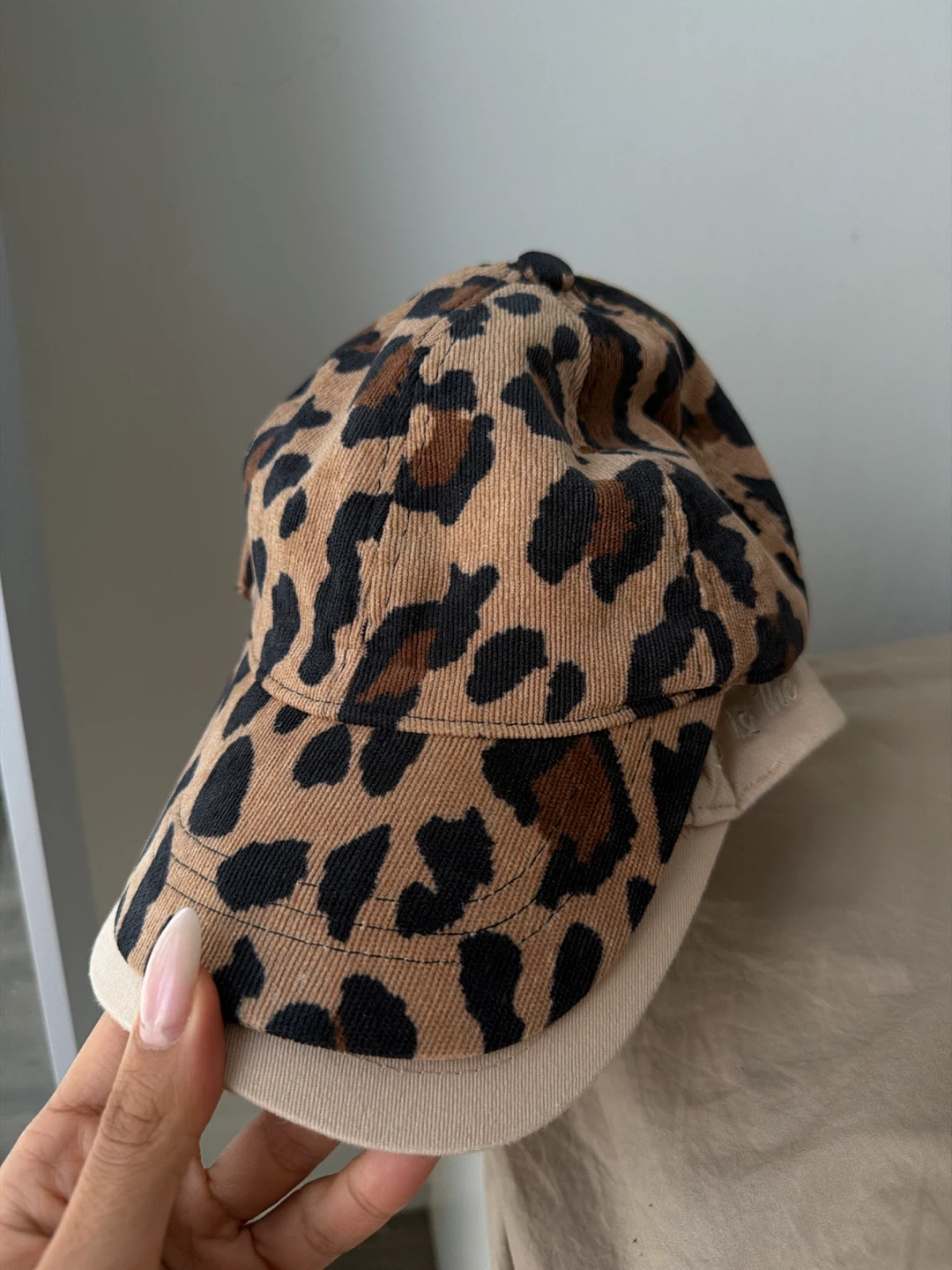 girly caps - leopard & beige - photo 3