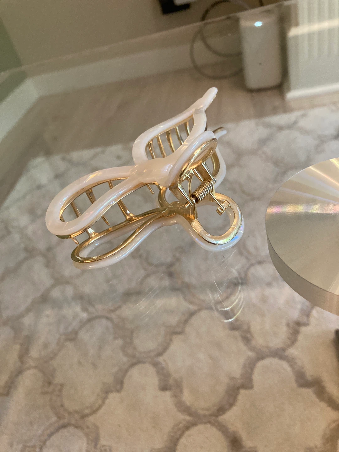 Iridescent White and Gold Claw Clip - photo 3