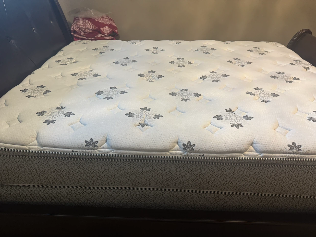 Kingsdown Studio Encore Queen Mattress with box bed