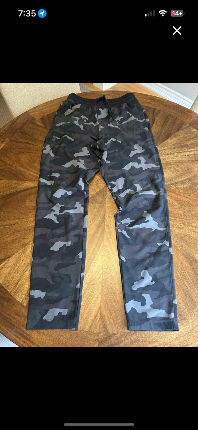 Under Armour Youth Medium grey camouflage pants