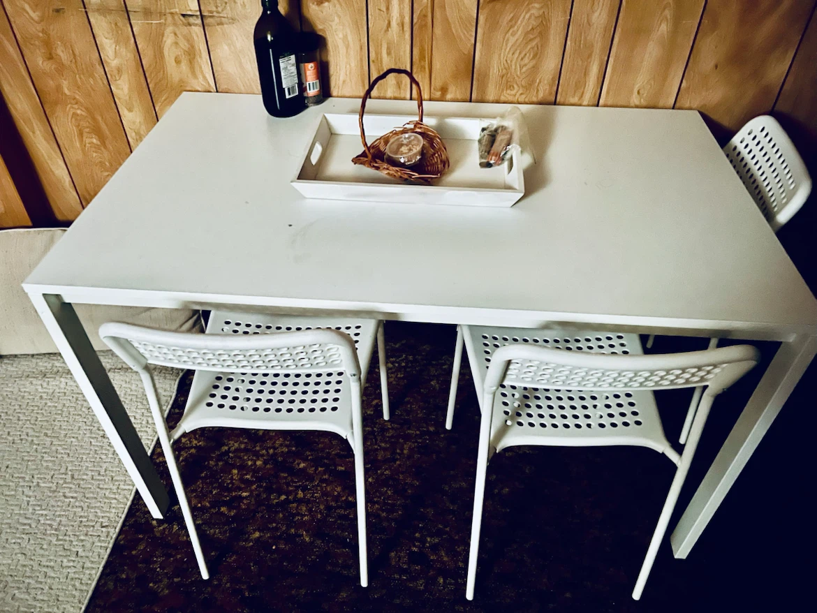 Dining Table (used for staging)