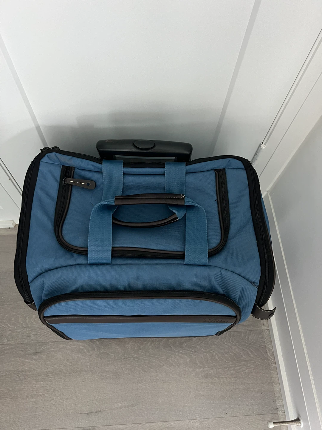 Blue rolling carrier with accessories - photo 2