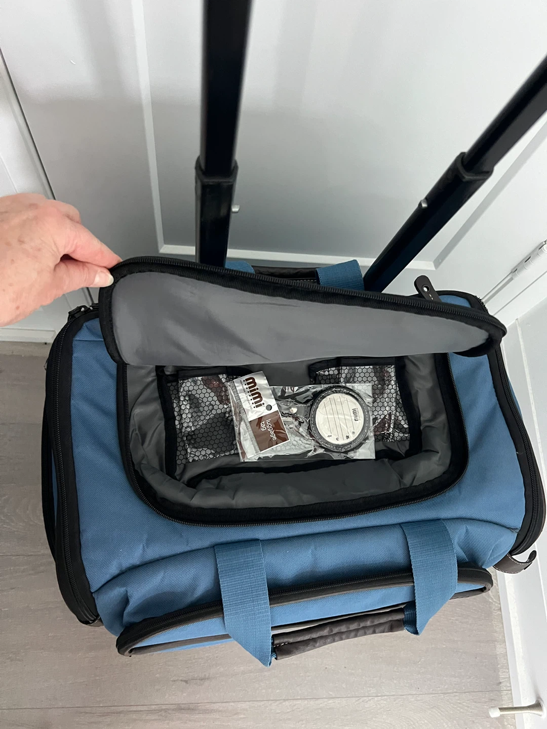 Blue rolling carrier with accessories - photo 3