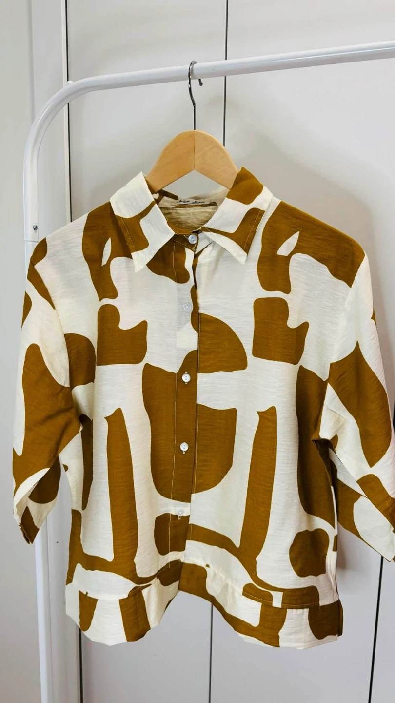 Abstract Print Button-Up Shirt - photo 3