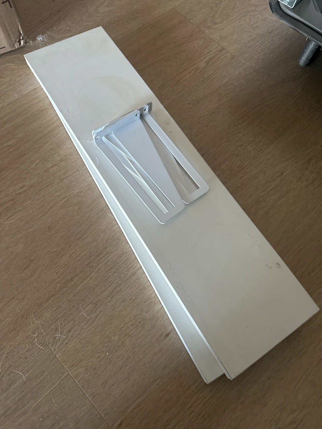 White Floating Shelves with Bracket (2)