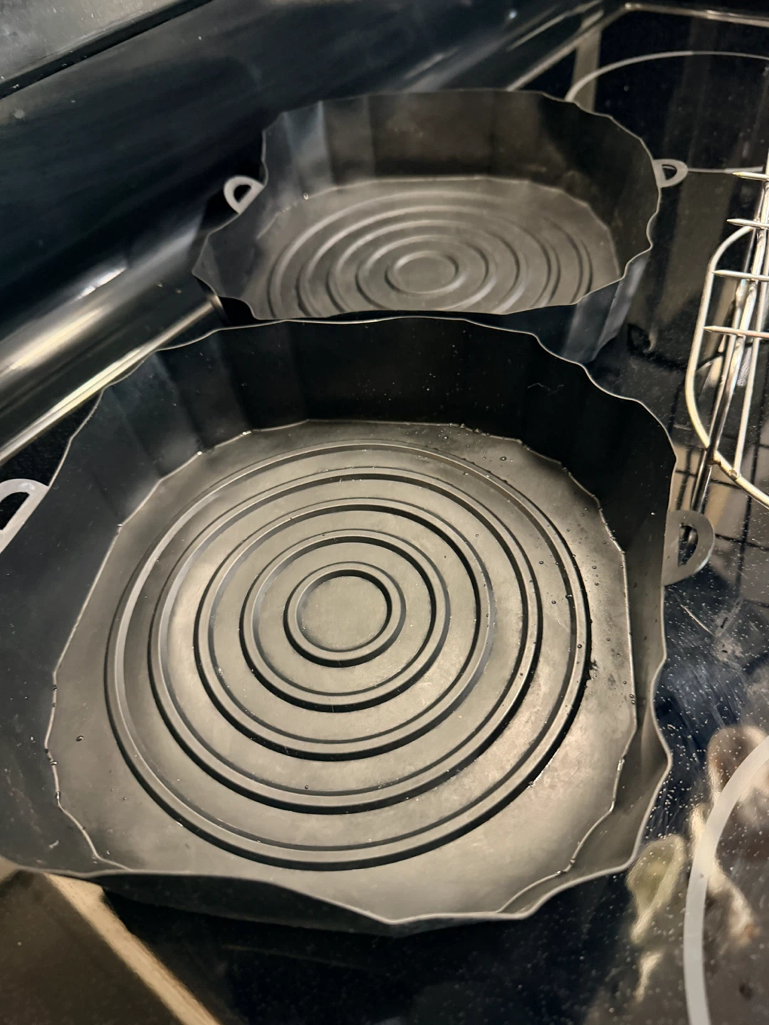 2 Reusable Silicone Air Fryer Liners + Rack - photo 3