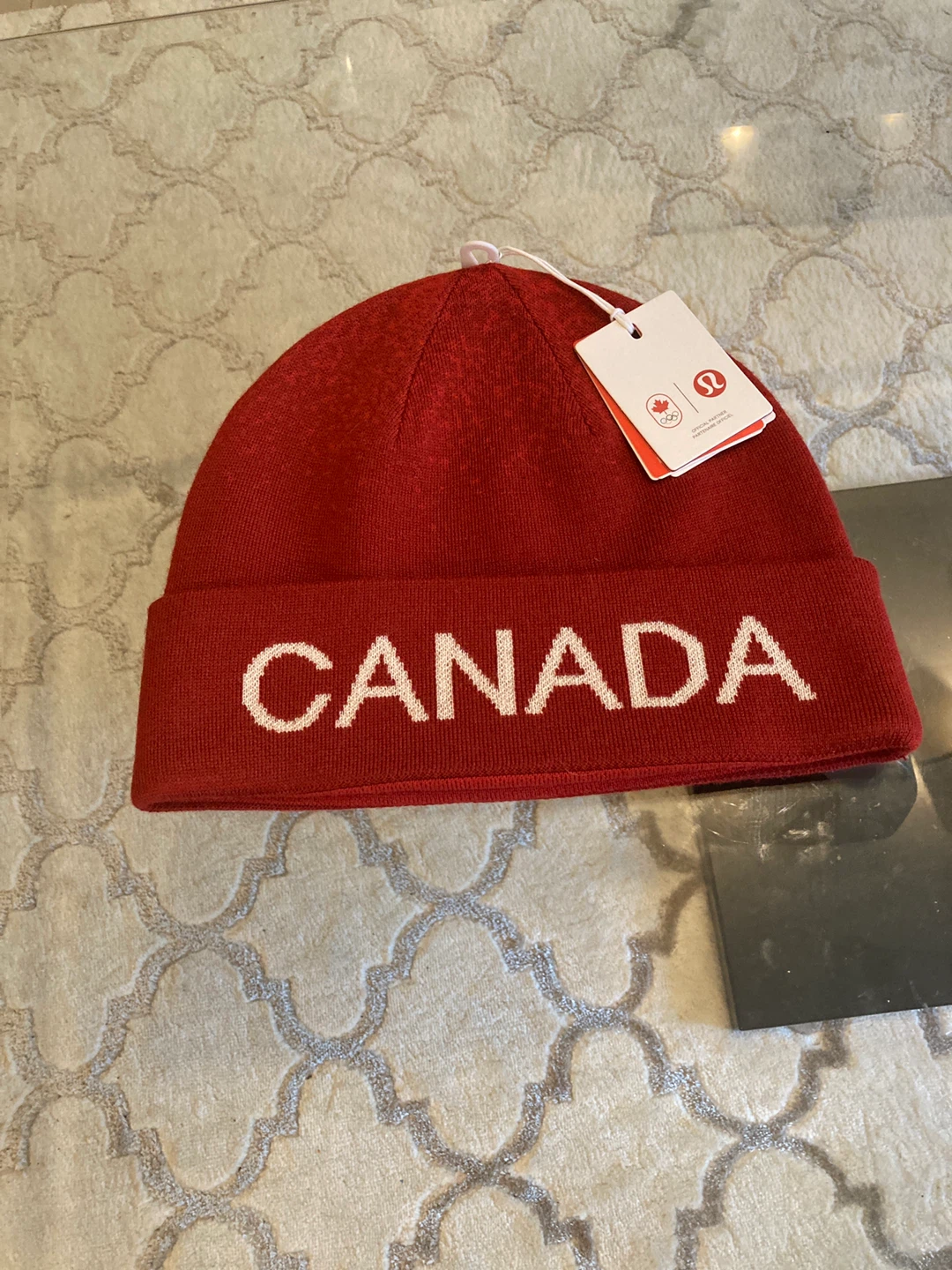 Lululemon Canada red Reversible Beanie L/XL