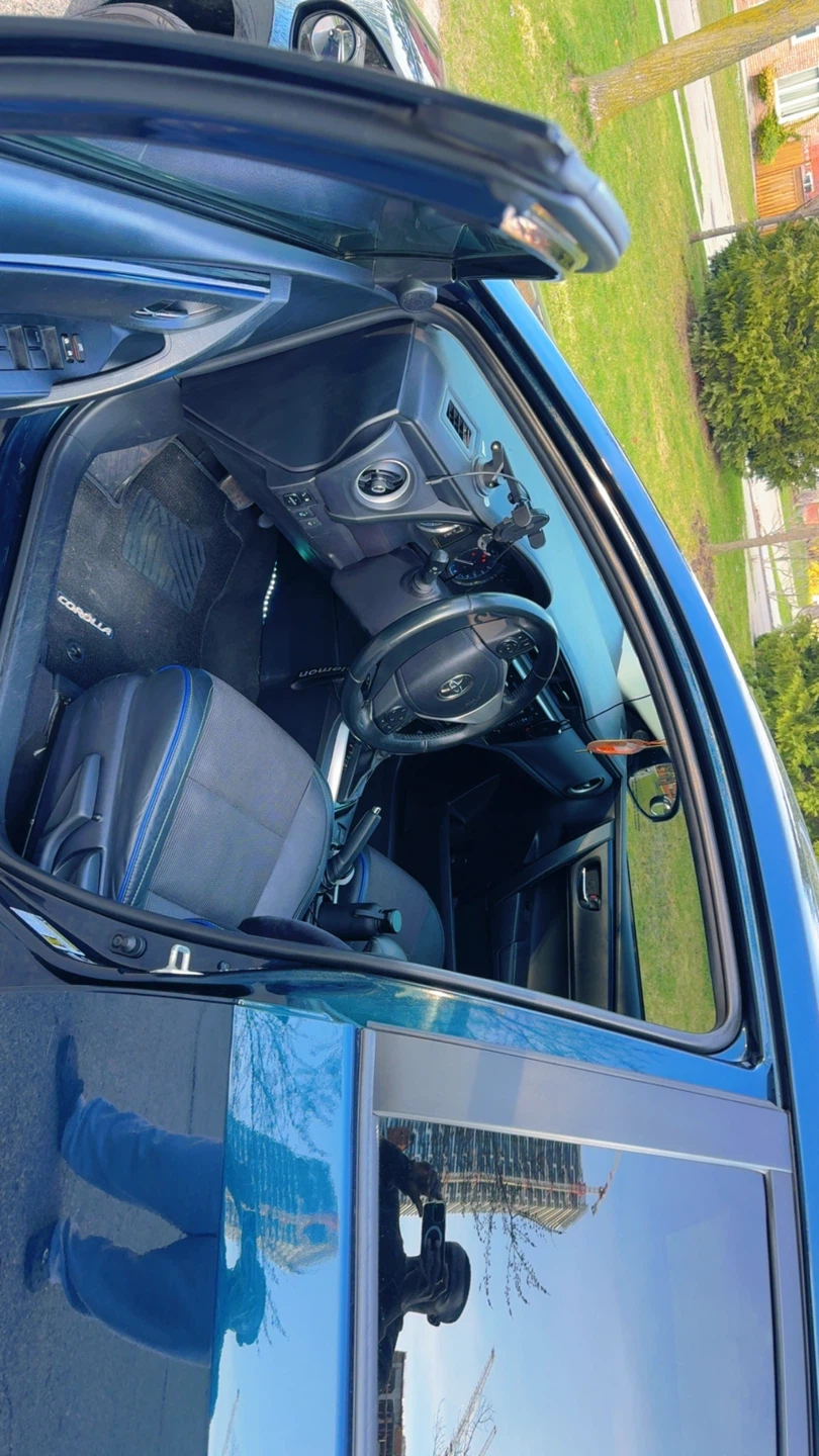 Blue Toyota Corolla - photo 5