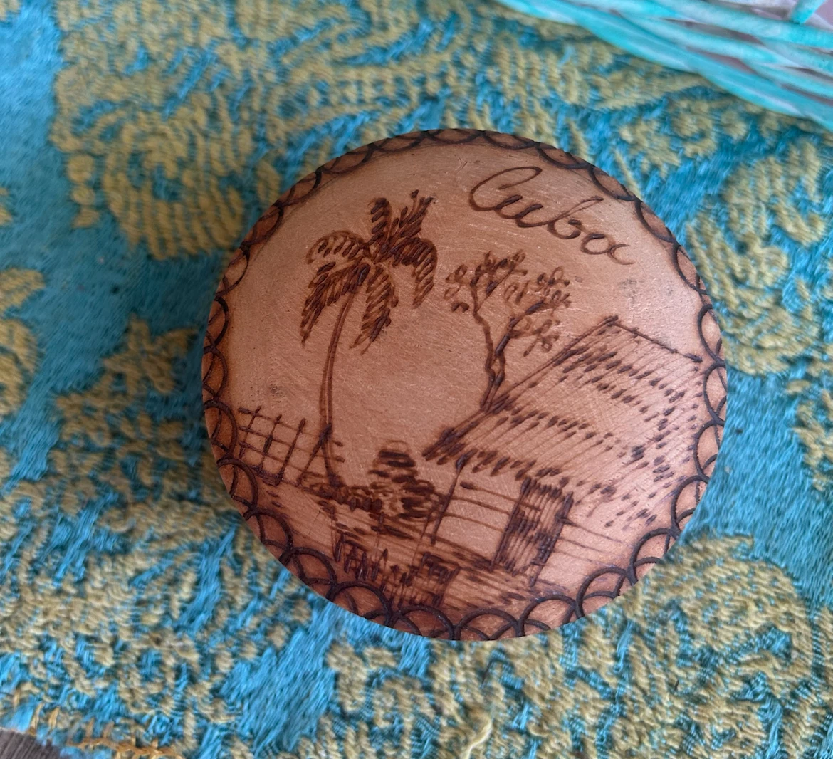 Carved Wooden Trinket Box - Cuba Design - photo 2