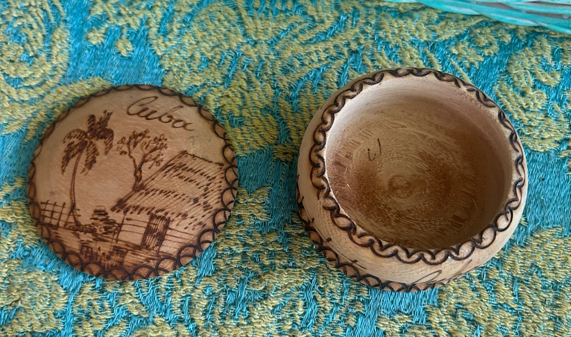 Carved Wooden Trinket Box - Cuba Design - photo 3