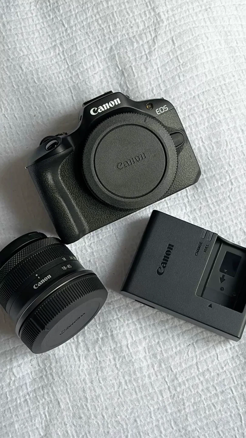 Canon EOS R 100 Mirrorless Camera with 18-45mm Lens