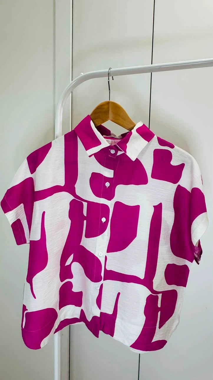 Short Sleeve Button-Up Shirt with Abstract Print - photo 3